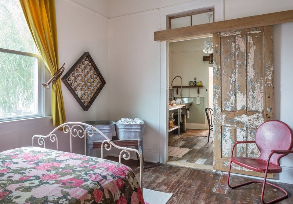 Δύο ηθοποιοί έφτιαξαν ένα αληθινά vintage σπίτι -Νοσταλγικό, παιχνιδιάρικο αλλά και... απλό [εικόνες] | iefimerida.gr 11