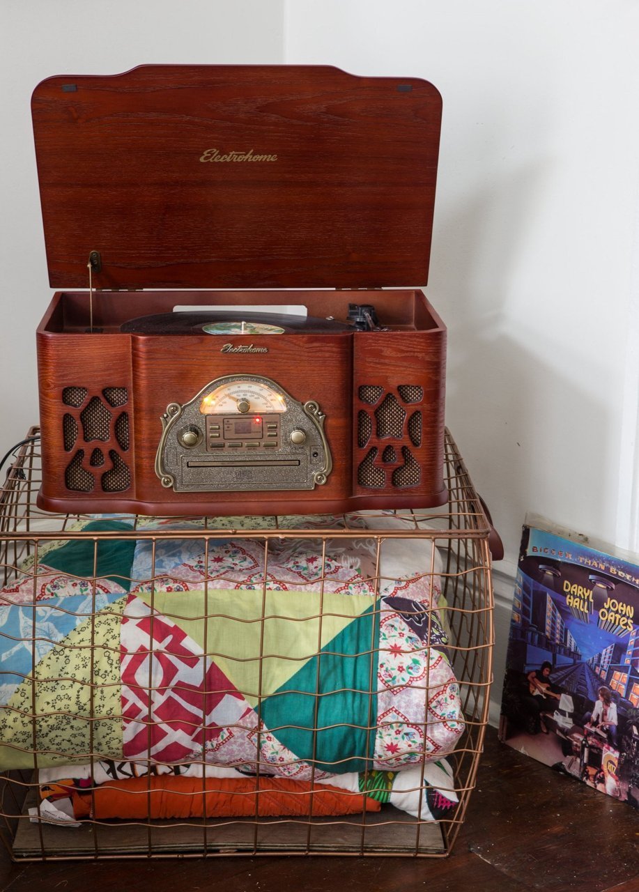 Δύο ηθοποιοί έφτιαξαν ένα αληθινά vintage σπίτι -Νοσταλγικό, παιχνιδιάρικο αλλά και... απλό [εικόνες] | iefimerida.gr 5