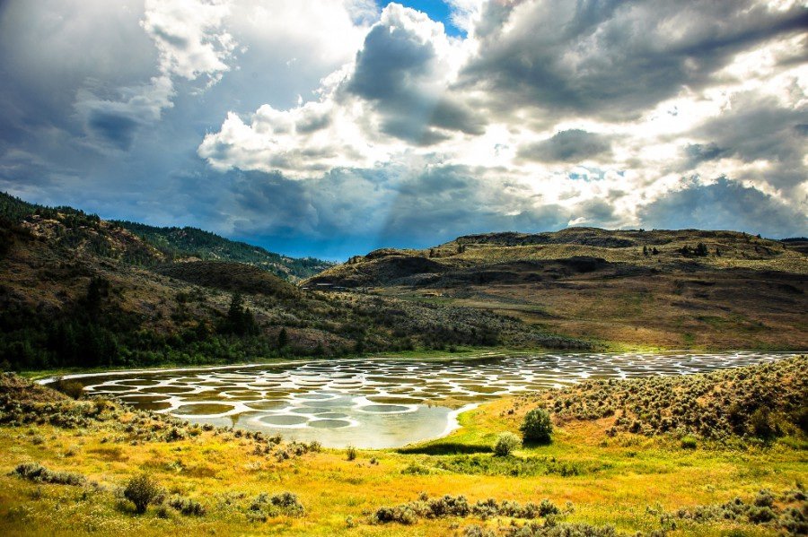  Η πουά λίμνη του Καναδά -Αλλάζει χρώμα και σχήμα ανάλογα με τις καιρικές συνθήκες [εικόνες]  | iefimerida.gr 1