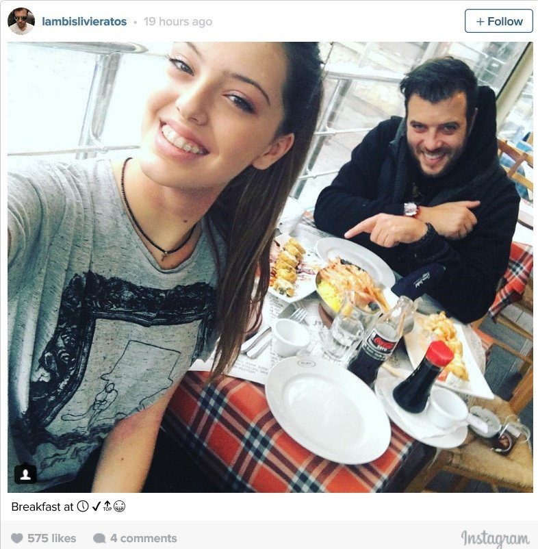 Λάμπης Λιβιεράτος: Για φαγητό με την καλλονή κόρη του Δανάη [εικόνα]  | iefimerida.gr 0