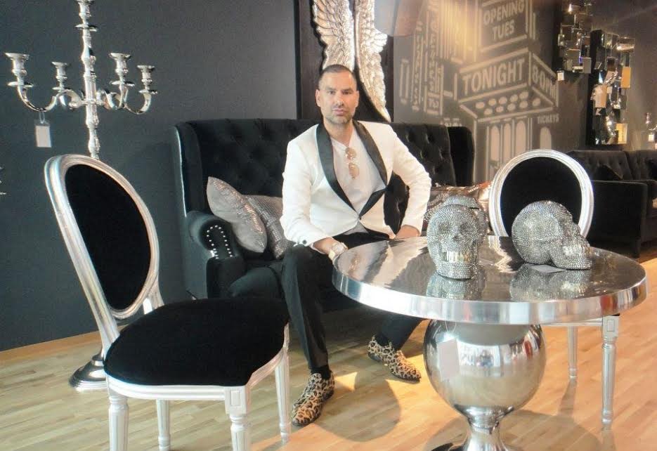 Γνωρίστε τον αρχιτέκτονα από τη Δράμα, με τα δεκάδες Louboutin [εικόνες] | iefimerida.gr 6