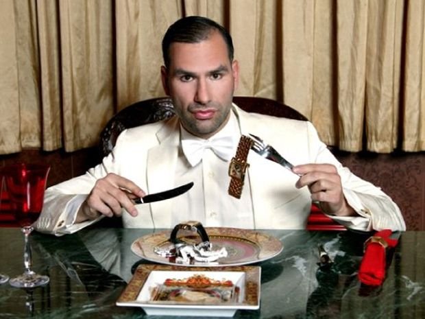 Γνωρίστε τον αρχιτέκτονα από τη Δράμα, με τα δεκάδες Louboutin [εικόνες] | iefimerida.gr 7