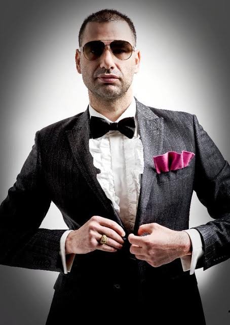 Γνωρίστε τον αρχιτέκτονα από τη Δράμα, με τα δεκάδες Louboutin [εικόνες] | iefimerida.gr 2