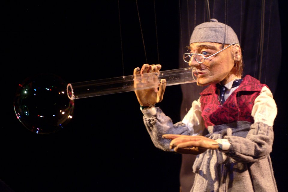 Ο διάσημος μαριονετίστας Jordi Bertran, στην Αθήνα [εικόνες] | iefimerida.gr 0