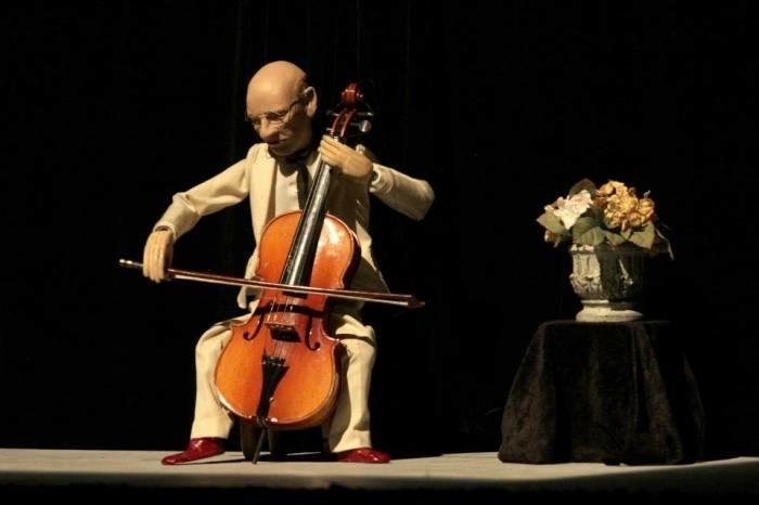 Ο διάσημος μαριονετίστας Jordi Bertran, στην Αθήνα [εικόνες] | iefimerida.gr 1