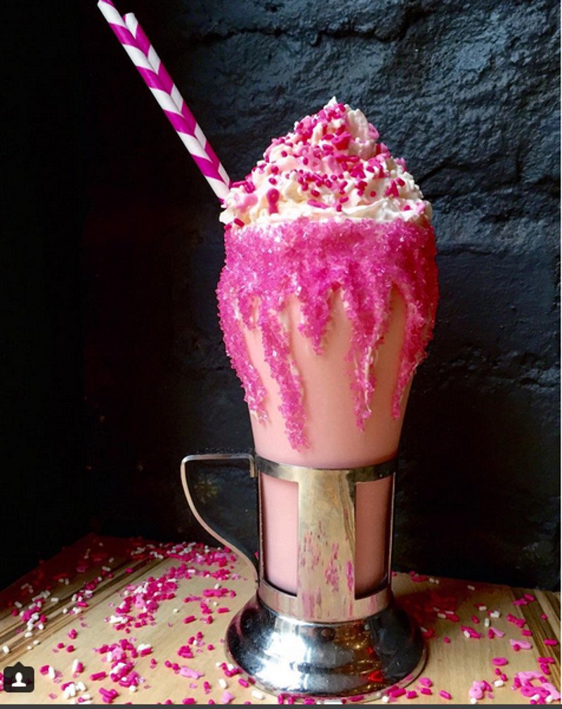 Γιγαντιαία milkshake, η νέα τρέλα -Γιατί έχουν πάθει όλοι αμόκ με το ρόφημα των 14 ευρώ [εικόνες] | iefimerida.gr 5