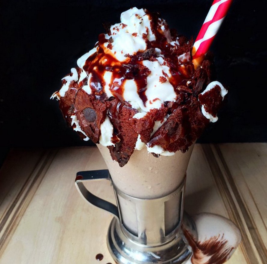 Γιγαντιαία milkshake, η νέα τρέλα -Γιατί έχουν πάθει όλοι αμόκ με το ρόφημα των 14 ευρώ [εικόνες] | iefimerida.gr 6