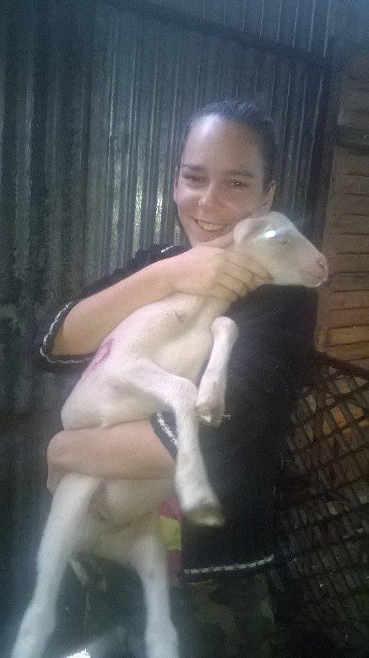 H 24χρονη που άφησε τους VIP του αεροδρομίου για να γίνει κτηνοτρόφος στην Ηγουμενίτσα [εικόνες] | iefimerida.gr 6