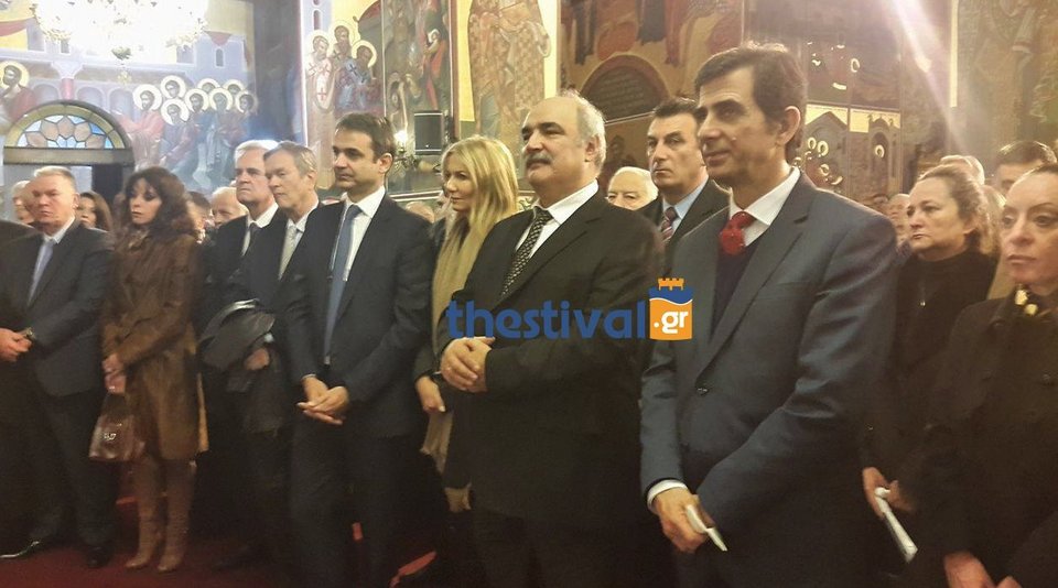 Δίπλα-δίπλα Μητσοτάκης και Τζιτζικώστας στον αγιασμό [εικόνες] | iefimerida.gr 3