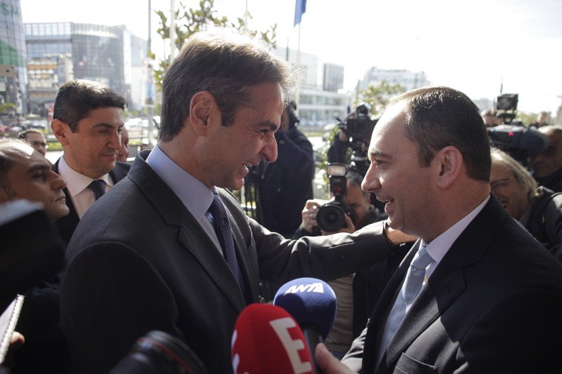 Η τελετή παράδοσης-παραλαβής στη ΝΔ -Νέος πρόεδρος ο Κυριάκος Μητσοτάκης [εικόνες & βίντεο] | iefimerida.gr 0