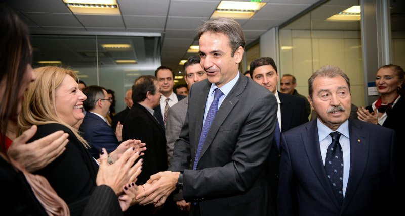 Η τελετή παράδοσης-παραλαβής στη ΝΔ -Νέος πρόεδρος ο Κυριάκος Μητσοτάκης [εικόνες & βίντεο] | iefimerida.gr 3