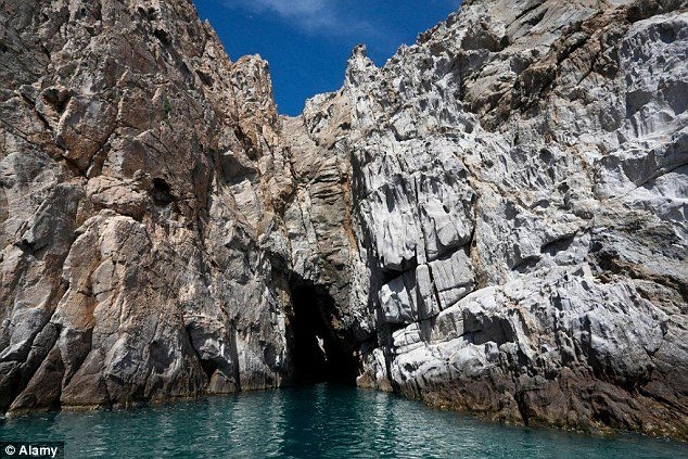 Το πιο μυστηριώδες νησί της Μεσογείου -Ο κόμης Μόντε Κρίστο και ο θησαυρός των πειρατών [εικόνες] | iefimerida.gr 0