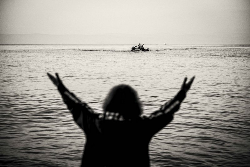 Στιγμές προσφύγων της Λέσβου σε έκθεση φωτογραφίας - Κλικ προς 20 ευρώ για αγορά ειδών πρώτης ανάγκης [εικόνες]  | iefimerida.gr 1