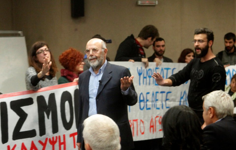 «Ντου» εκπαιδευτικών και φοιτητών στη συζήτηση για τη Δημόσια Παιδεία - Ματαίωσαν την «πρεμιέρα» [εικόνες] | iefimerida.gr 3