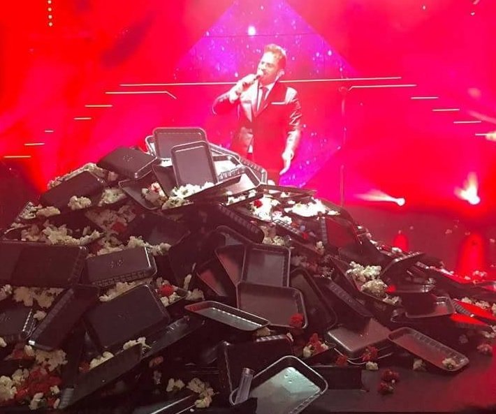 Παντελίδης: Χάθηκε από «βουνό» λουλουδιών- Χαμός με σχόλια στο Facebook [εικόνες] | iefimerida.gr 2