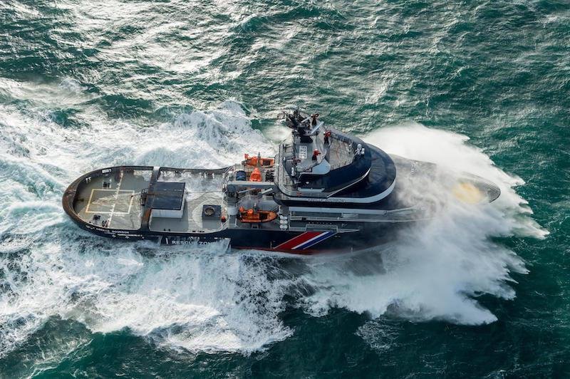 Στη θάλασσα του Βισκαϊκού κόλπου: Κύματα καταπίνουν πλοίο 80 μέτρων [βίντεο & εικόνες] | iefimerida.gr 2