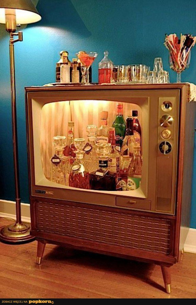 Δεν πετάμε τις παλιές vintage τηλεοράσεις -Τις κάνουμε τραπεζάκια και καθίσματα [εικόνες] | iefimerida.gr 0