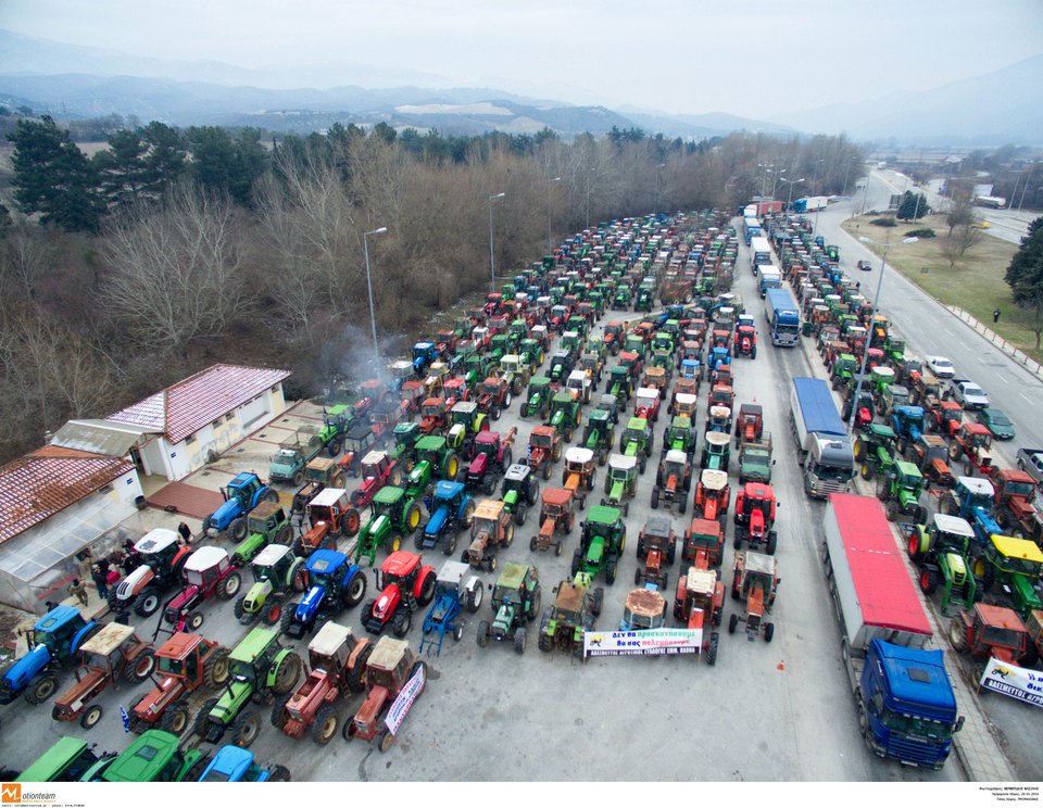 Χιλιάδες τρακτέρ παρατεταγμένα στον Προμαχώνα -Με κλείσιμο των συνόρων απειλούν οι αγρότες [εικόνες] | iefimerida.gr 5