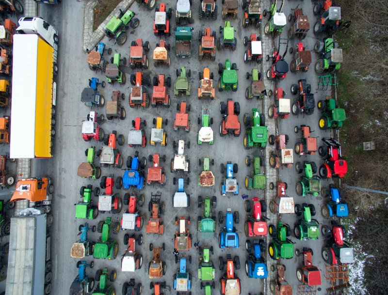 Χιλιάδες τρακτέρ παρατεταγμένα στον Προμαχώνα -Με κλείσιμο των συνόρων απειλούν οι αγρότες [εικόνες] | iefimerida.gr 6