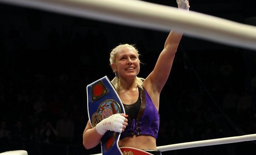 Η ξανθιά μποξέρ που τρέλανε τον Πούτιν -Κάτι συμβαίνει [εικόνες] | iefimerida.gr 6