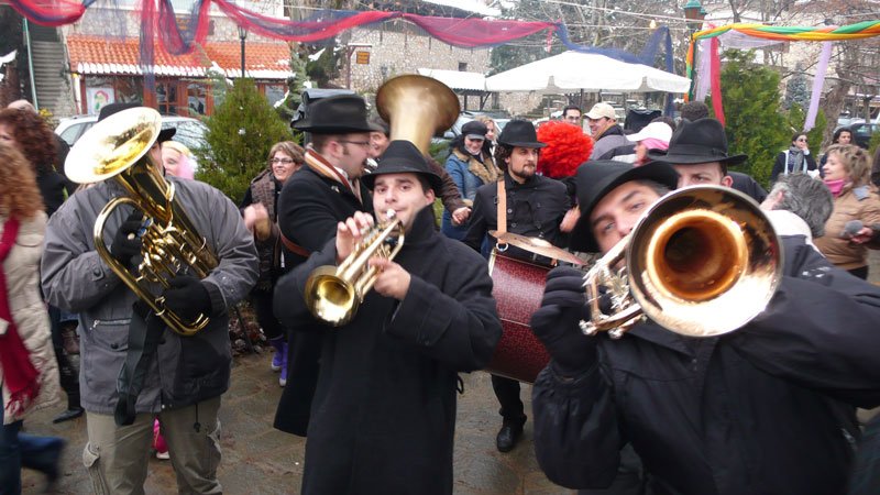 Τα ήθη και έθιμα της γιορτής των Θεοφανείων σε κάθε γωνιά της Ελλάδας [εικόνες] | iefimerida.gr 2