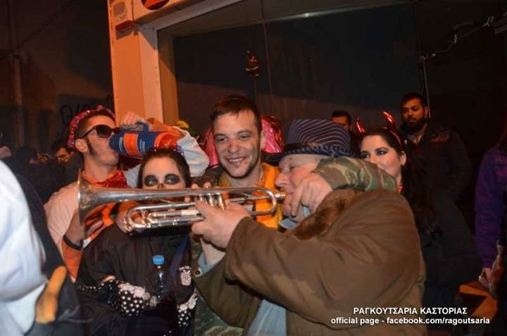 Στην Καστοριά κάνουν καρναβάλι τώρα -Τι είναι τα Ραγκουτσάρια [εικόνες] | iefimerida.gr 5
