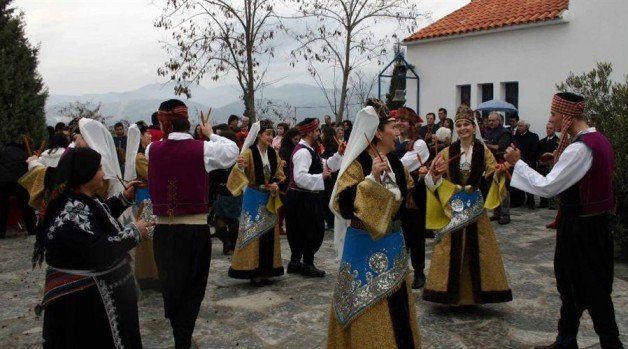 Τα ήθη και έθιμα της γιορτής των Θεοφανείων σε κάθε γωνιά της Ελλάδας [εικόνες] | iefimerida.gr 1