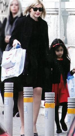 Η Σία Κοσιώνη στα μαγαζιά, με την κόρη του Κώστα Μπακογιάννη [εικόνες] | iefimerida.gr 0