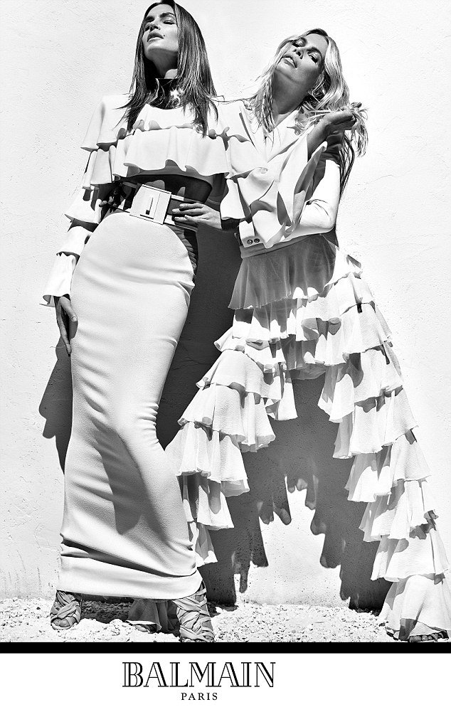 Οι 45άρες Κλόντια Σίφερ, Ναόμι Κάμπελ, Σίντι Κρόφορντ φωτογραφίζονται μαζί και... εξαφανίζουν τις 20άρες [εικόνες]  | iefimerida.gr 2