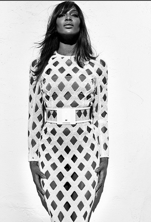 Οι 45άρες Κλόντια Σίφερ, Ναόμι Κάμπελ, Σίντι Κρόφορντ φωτογραφίζονται μαζί και... εξαφανίζουν τις 20άρες [εικόνες]  | iefimerida.gr 3