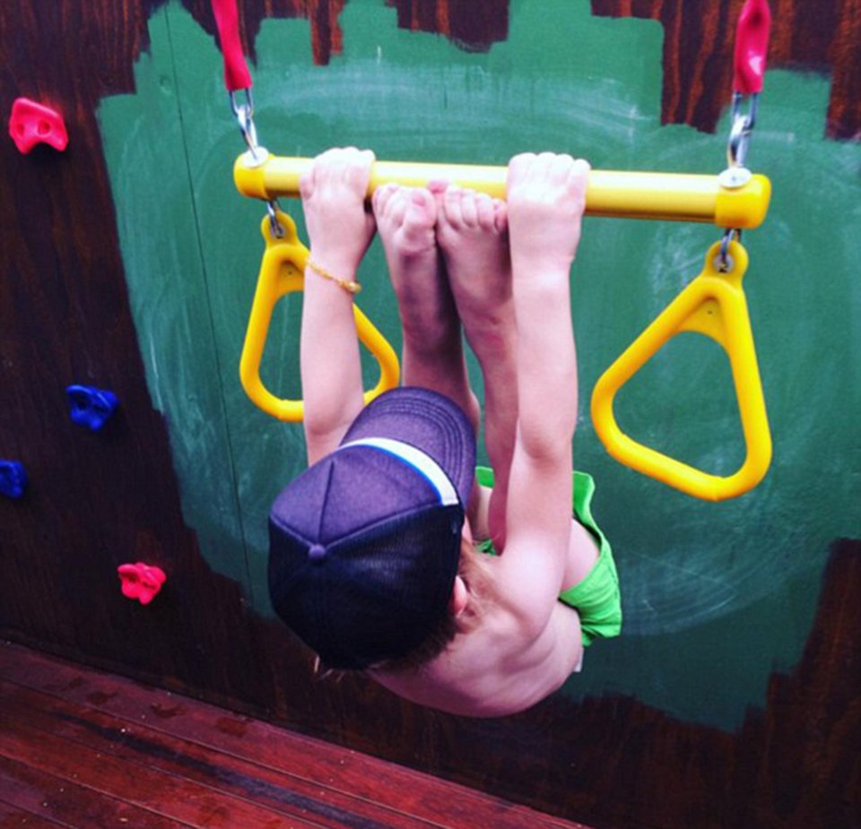 3χρονος μπόμπιρας έχει κοιλιακούς που σε κάνουν να ντρέπεσαι [εικόνες] | iefimerida.gr 2