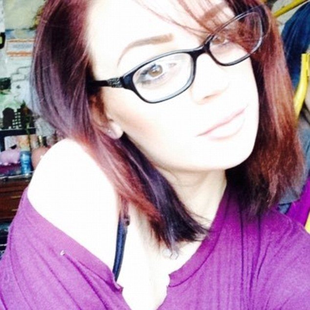 Θεία μετέτρεψε την 3 ετών ανιψιά της σε γιαγιά - Το μακιγιάζ που θύμισε «Μπέντζαμιν Μπάτον» [εικόνες] | iefimerida.gr 2