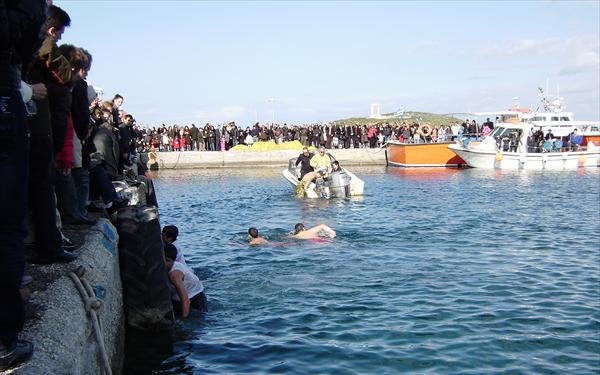 Τα ήθη και έθιμα της γιορτής των Θεοφανείων σε κάθε γωνιά της Ελλάδας [εικόνες] | iefimerida.gr 4