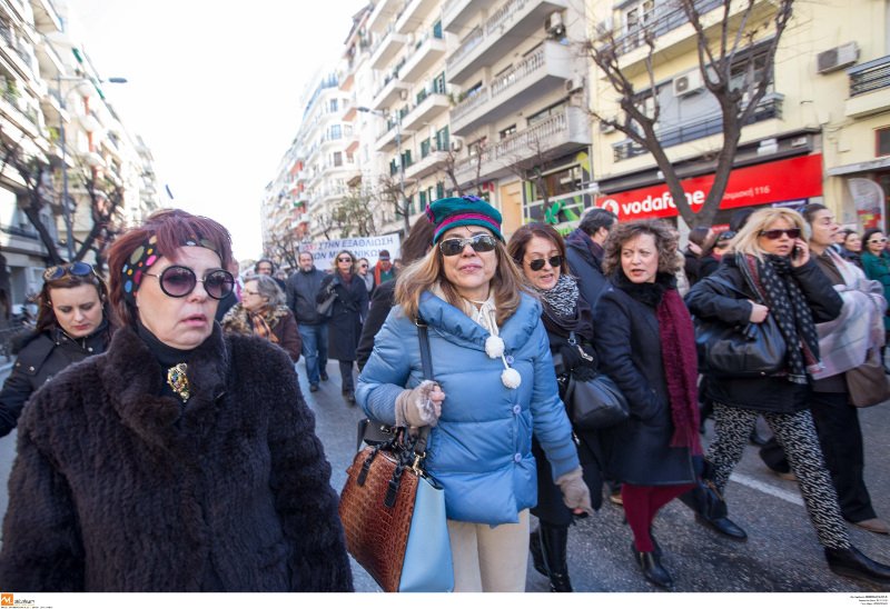 Το κίνημα της γραβάτας και στη Θεσσαλονίκη: Στους δρόμους δικηγόροι, γιατροί και φαρμακοποιοί [εικόνες] | iefimerida.gr 7