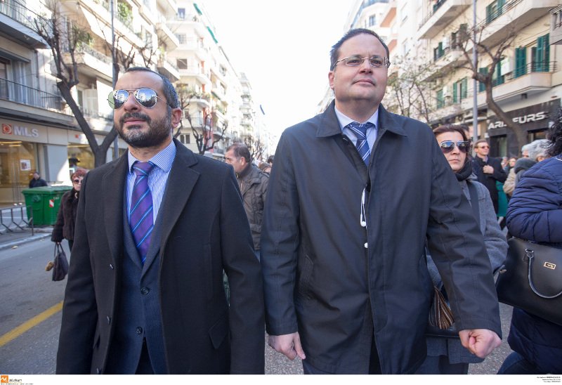 Το κίνημα της γραβάτας και στη Θεσσαλονίκη: Στους δρόμους δικηγόροι, γιατροί και φαρμακοποιοί [εικόνες] | iefimerida.gr 0