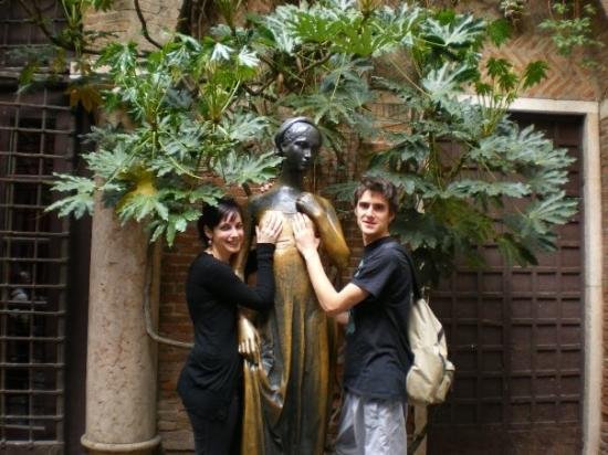 Βερόνα, εκεί που το μπαλκόνι της Ιουλιέτας περιμένει τους ερωτευμένους [εικόνες] | iefimerida.gr 15