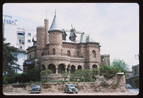 Γωνία Μεσογείων και Β. Σοφίας -Η βίλα που έγινε έκτρωμα [εικόνες] | iefimerida.gr 2