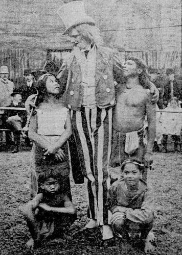 Οταν οι ζωολογικοί κήποι φιλοξενούσαν στα κλουβιά τους... ανθρώπους! | iefimerida.gr 8