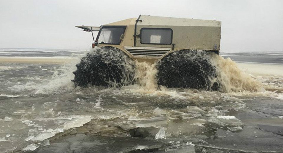 Αυτό το ρωσικό όχημα πάει (κυριολεκτικά) παντού [εικόνες & βίντεο] | iefimerida.gr 0
