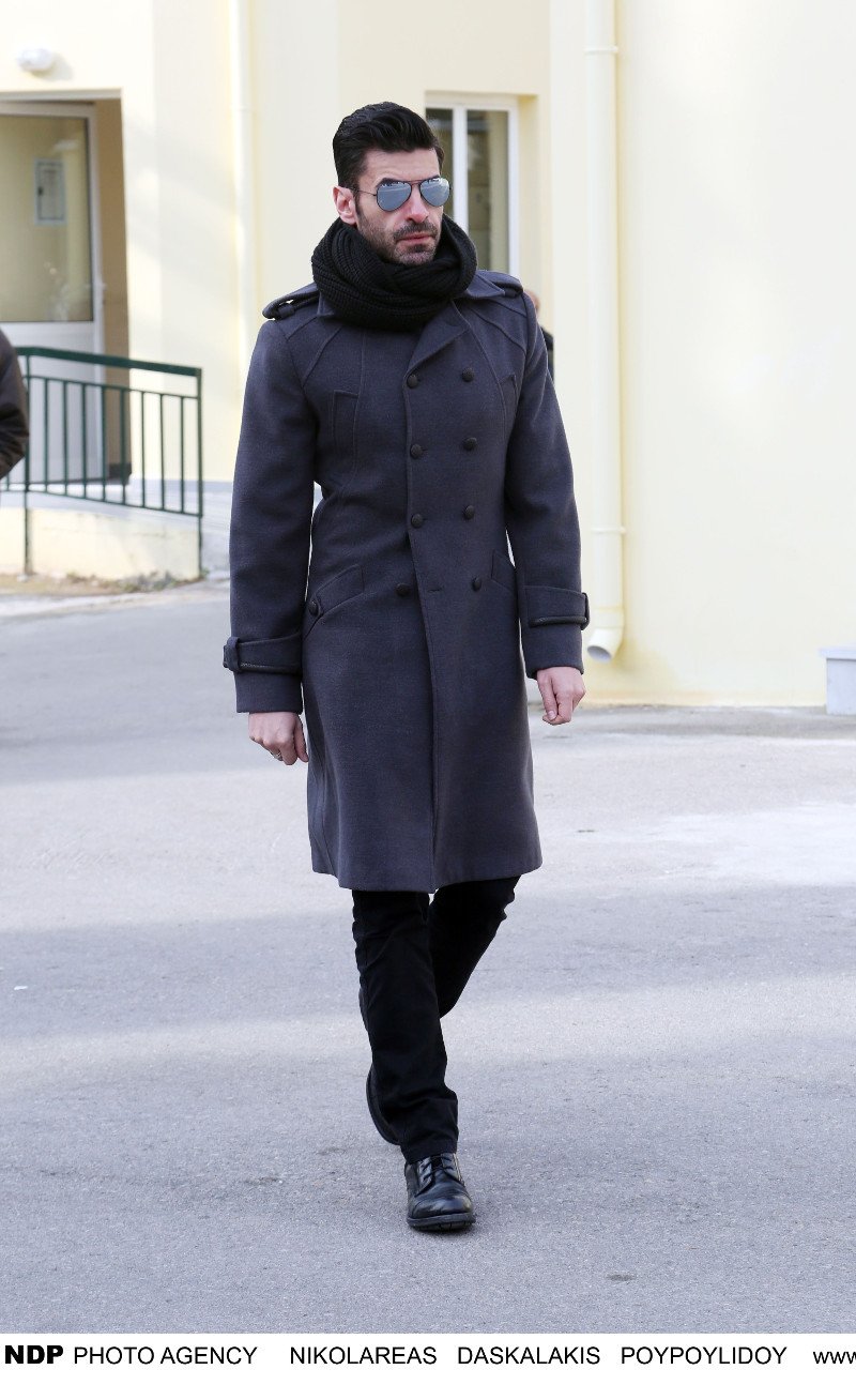 Συντετριμμένος ο σύζυγος της Νατάσας Μανίσαλη στην κηδεία της [εικόνες] | iefimerida.gr 9