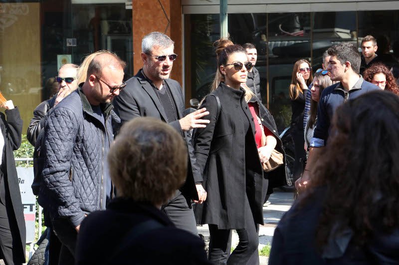 Σπαραγμός: Το τελευταίο αντίο στον Παντελή Παντελίδη -«Λύγισαν» οι γονείς του [εικόνες&βίντεο] | iefimerida.gr 17