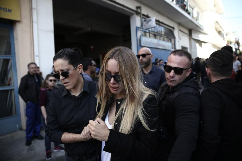 Σπαραγμός: Το τελευταίο αντίο στον Παντελή Παντελίδη -«Λύγισαν» οι γονείς του [εικόνες&βίντεο] | iefimerida.gr 14