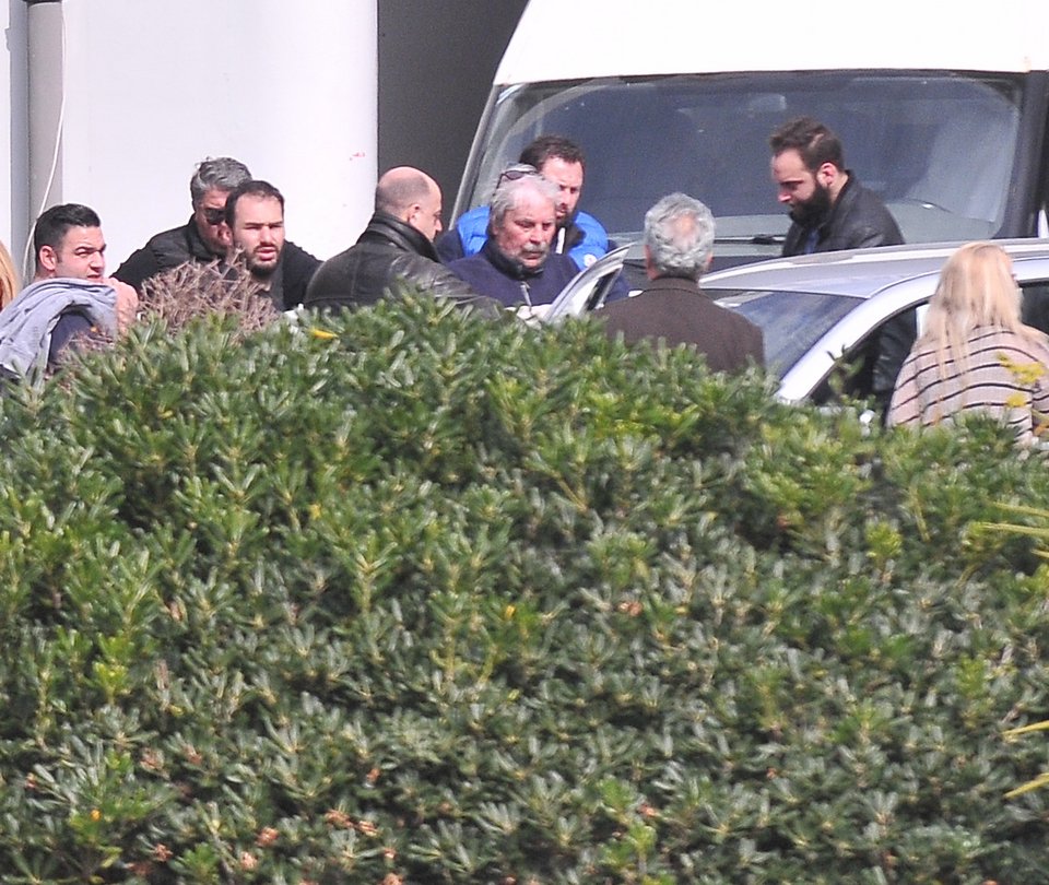 Σε σοκ οι γονείς και ο αδελφός του Παντελίδη - Ο θρήνος της μάνας [εικόνες] | iefimerida.gr 4