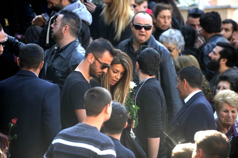 Σπαραγμός: Το τελευταίο αντίο στον Παντελή Παντελίδη -«Λύγισαν» οι γονείς του [εικόνες&βίντεο] | iefimerida.gr 16