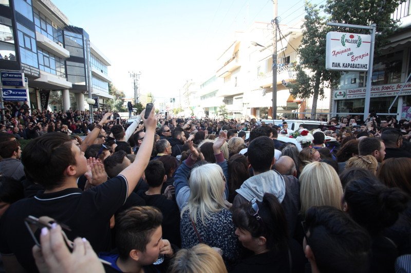 Σπαραγμός: Το τελευταίο αντίο στον Παντελή Παντελίδη -«Λύγισαν» οι γονείς του [εικόνες&βίντεο] | iefimerida.gr 20