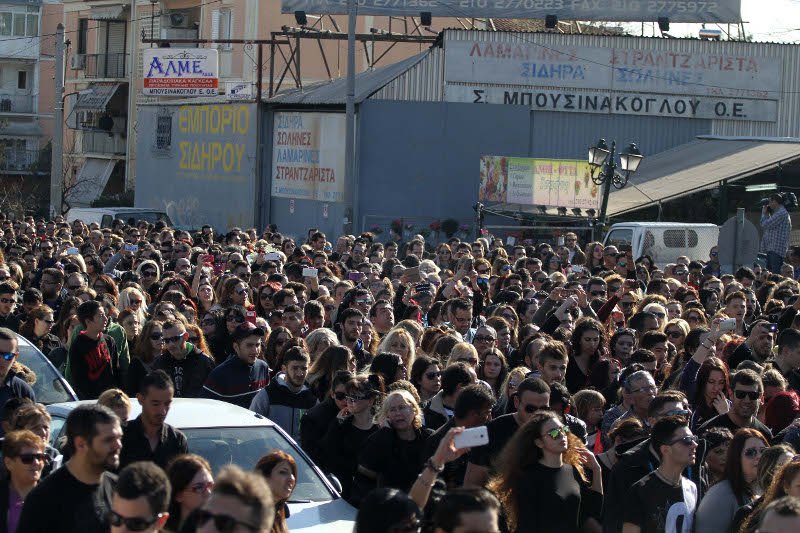 Σπαραγμός: Το τελευταίο αντίο στον Παντελή Παντελίδη -«Λύγισαν» οι γονείς του [εικόνες&βίντεο] | iefimerida.gr 23