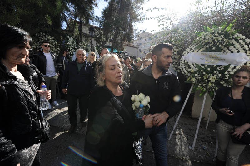 Σπαραγμός: Το τελευταίο αντίο στον Παντελή Παντελίδη -«Λύγισαν» οι γονείς του [εικόνες&βίντεο] | iefimerida.gr 18