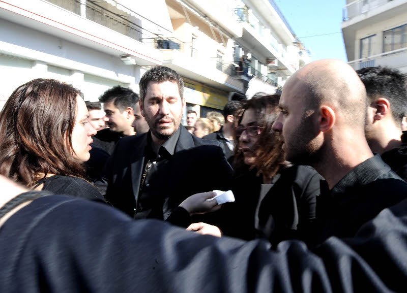 Σπαραγμός: Το τελευταίο αντίο στον Παντελή Παντελίδη -«Λύγισαν» οι γονείς του [εικόνες&βίντεο] | iefimerida.gr 7