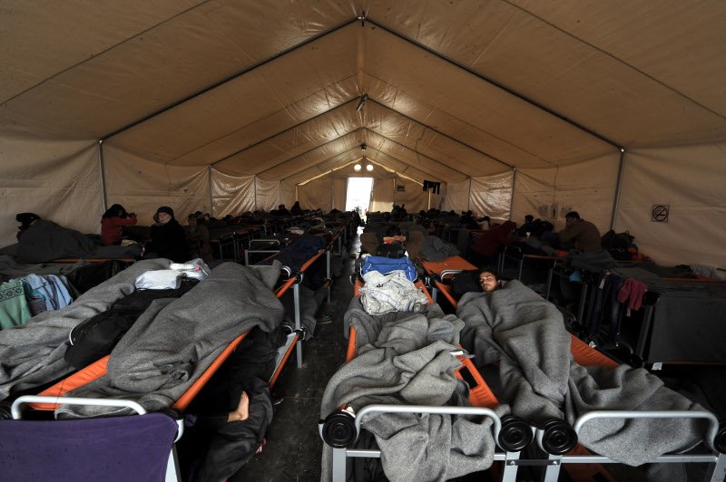 «Πού είναι η γραμμή;» -Εξαντλημένοι πρόσφυγες φτάνουν στην Ειδομένη [εικόνες] | iefimerida.gr 6