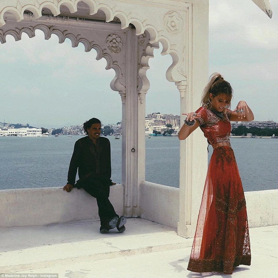 «Μένουμε σε τρένα και λεωφορεία» -Ζευγάρι ταξιδεύει χωρίς σπατάλες στον κόσμο [εικόνες]  | iefimerida.gr 9